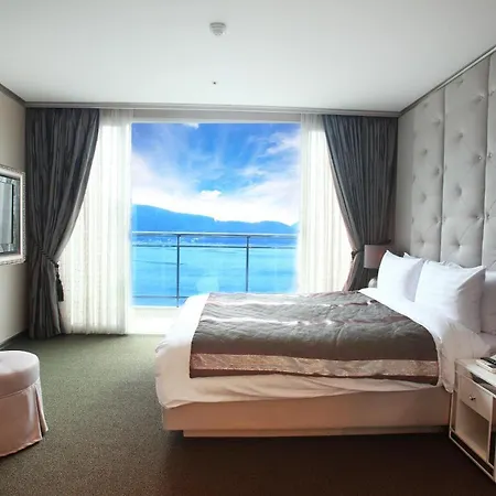 Hotel Riviera Geoje Exterior photo